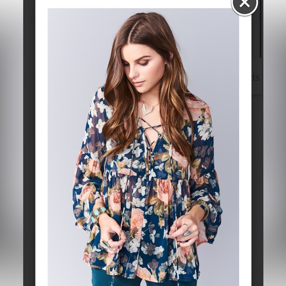 Show me your MUMU small - lace up top - Picture 3 of 8